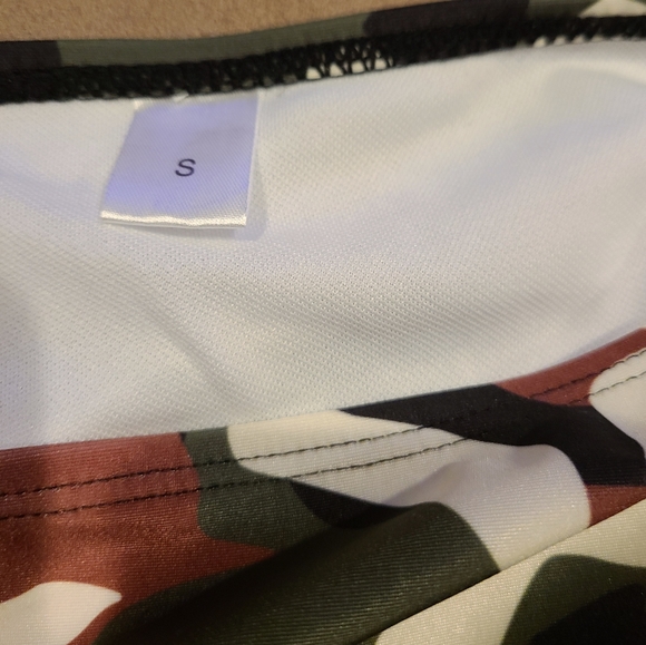 Bikini - Picture 3 of 3